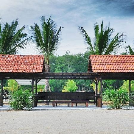 Hs Farm Waterpark Muar Bagian luar foto