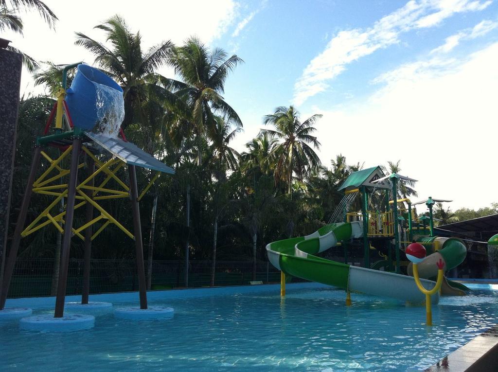 Hs Farm Waterpark Muar Bagian luar foto